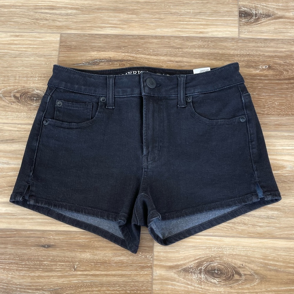 BLACK NWOT AMERICAN EAGLE JEAN SHORTS (HI-RISE SHORTIE)